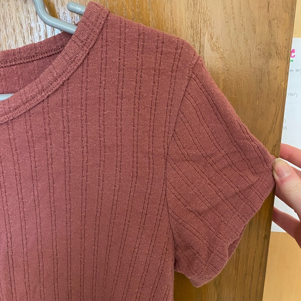 Basic Pink American Eagle Tee With Small Pattern - image 2